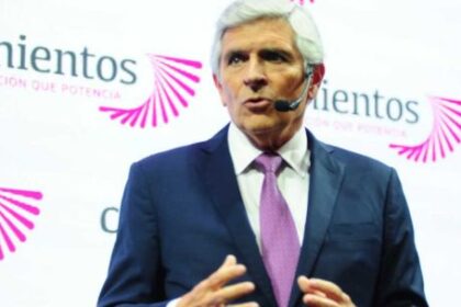 con-camisetas-firmadas-por-messi-y-mas-de-300-referentes,-la-fundacion-cimientos-recaudo-fondos-para-la-terminalidad-educativa