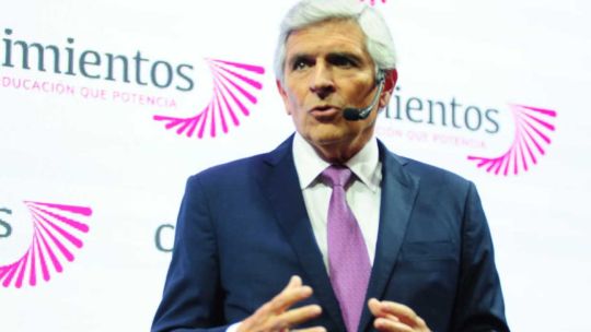 con-camisetas-firmadas-por-messi-y-mas-de-300-referentes,-la-fundacion-cimientos-recaudo-fondos-para-la-terminalidad-educativa