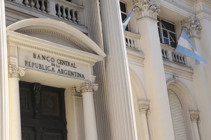 argentinas-central-bank-hits-2026-dollar-buying-target-in-just-six-months