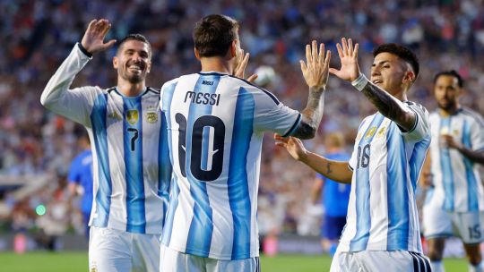 messi-anota-al-regresar-de-una-lesion-y-argentina-vencio-a-islandia-en-el-calentamiento-para-el-mundial