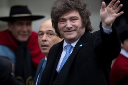 guino-internacional-a-milei-y-caputo:-mejoran-la-calificacion-de-riesgo-y-ven-“disminucion-de-vulnerabilidades”-en-argentina