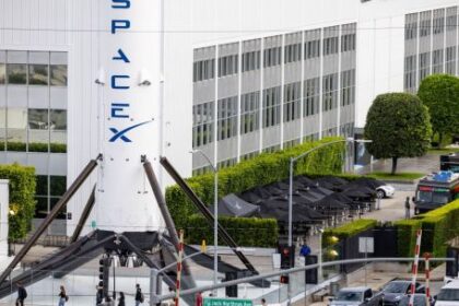 spacex-desata-una-fiebre-inversora:-la-demanda-supera-cuatro-veces-la-oferta-antes-de-su-debut-bursatil