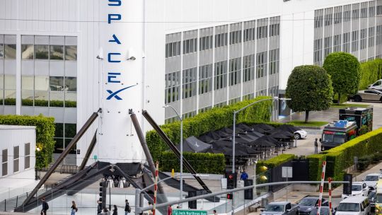 spacex-desata-una-fiebre-inversora:-la-demanda-supera-cuatro-veces-la-oferta-antes-de-su-debut-bursatil