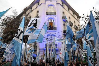 supporters,-peronist-lawmakers-renew-calls-for-cristina-fernandez-de-kirchner’s-release