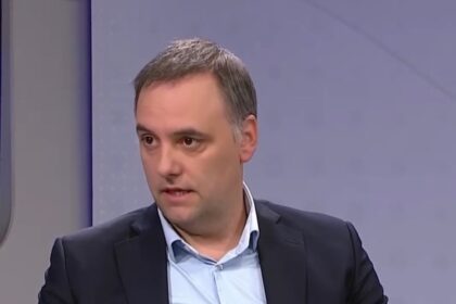 a-la-justicia-no-le-convencen-las-explicaciones-mediaticas-de-adorni-y-sostienen-que-hay-numeros-“que-no-cierran”