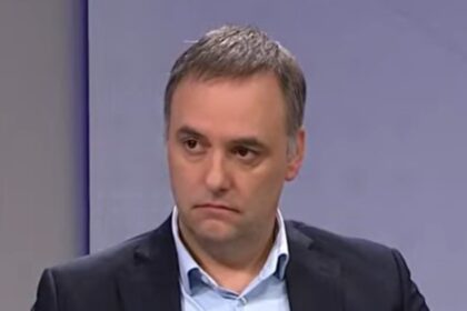 la-polemica-por-adorni-y-el-capitulo-de-bing-bang-theory-que-abono-la-teoria-de-los-bitcoins-olvidados