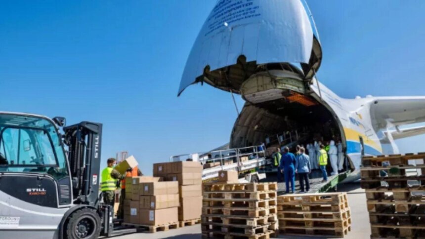el-costo-oculto-de-volar:-el-transporte-aereo-emite-hasta-75-veces-mas-co2-que-los-barcos