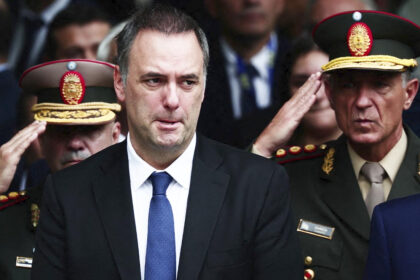 el-jefe-de-gabinete-de-milei-omitio-declarar-us$500.000-y-se-suma-a-inocencia-fiscal-para-evitar-dar-explicaciones