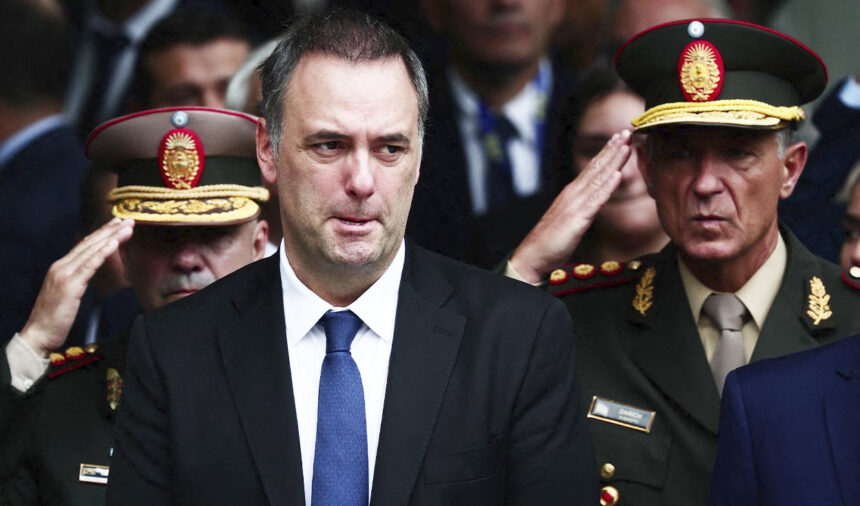 el-jefe-de-gabinete-de-milei-omitio-declarar-us$500.000-y-se-suma-a-inocencia-fiscal-para-evitar-dar-explicaciones