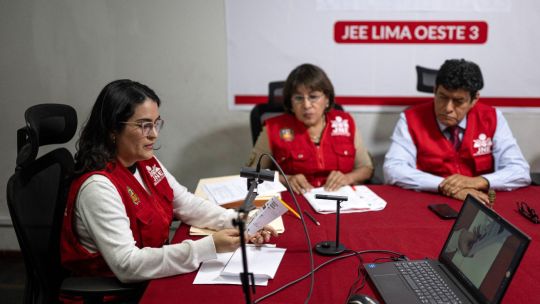 candidates-await-result-with-peru’s-presidential-count-on-knife-edge