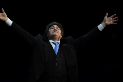 mientras-crece-la-presion-por-el-caso-adorni,-milei-se-alista-para-una-nueva-gira-internacional-con-otra-visita-a-madrid