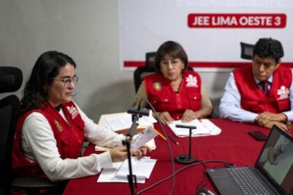 los-candidatos-esperan-el-resultado-con-el-recuento-presidencial-de-peru-al-filo-de-la-navaja