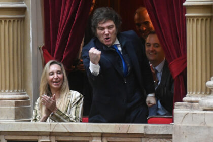 javier-milei-y-sus-medidas,-en-vivo:-“si-hay-un-1%-de-posibilidad,-pelea-al-100%”,-el-mensaje-del-presidente-en-medio-de-las-presiones-para-que-manuel-adorni-se-vaya