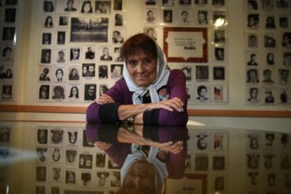 tireless-human-rights-activist-taty-almeida,-founding-member-of-madres-de-plaza-de-mayo,-dies-at-95