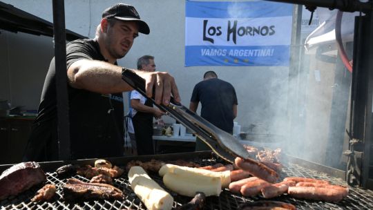 hinchas-argentinos-despliegan-‘asado’-para-desafiar-la-corona-de-barbacoa-de-kansas-city