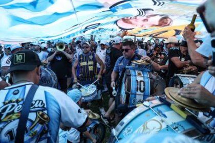 “de-los-megafonos-a-la-inteligencia-artificial”:-en-qr!-analizaron-como-la-tecnologia-transformo-los-mundiales-de-futbol