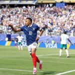 los-dos-records-que-rompio-mbappe-con-sus-golazos-ante-senegal-en-el-inicio-del-mundial