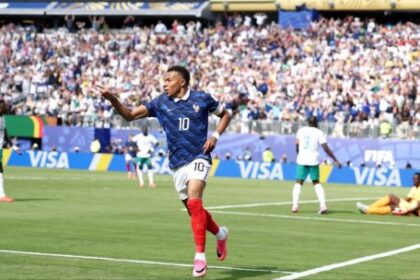 los-dos-records-que-rompio-mbappe-con-sus-golazos-ante-senegal-en-el-inicio-del-mundial