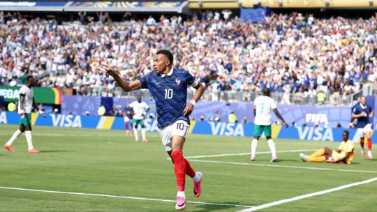 los-dos-records-que-rompio-mbappe-con-sus-golazos-ante-senegal-en-el-inicio-del-mundial