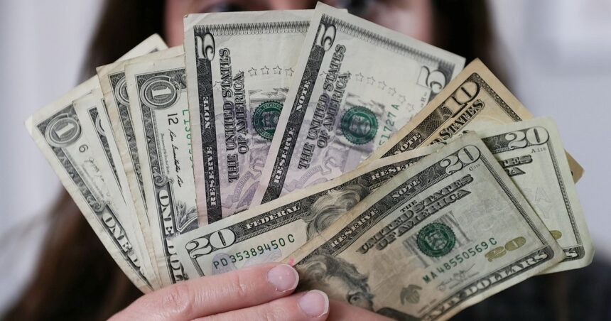 dolar-hoy-y-dolar-blue,-en-vivo:-a-cuanto-cotiza-el-oficial-y-cual-es-el-precio-del-paralelo-este-miercoles-17-de-junio,-minuto-a-minuto
