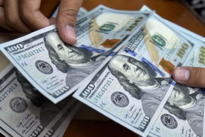 pese-a-la-desaceleracion-que-resaltan-el-bcv-y-barrett,-el-dolar-sigue-imparable