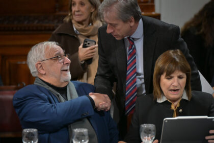 la-situacion-de-adorni-pone-en-jaque-al-gobierno-y-buscaria-paralizar-el-congreso-para-evitar-que-lo-desplacen