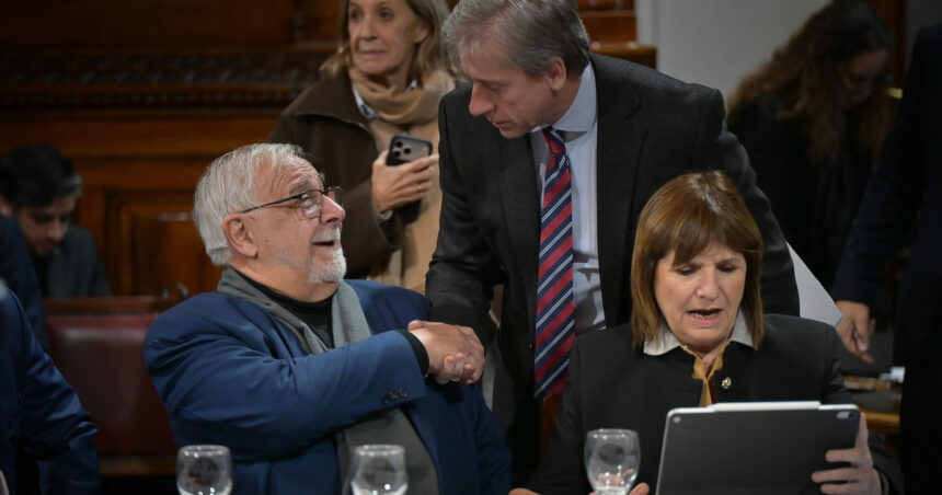 la-situacion-de-adorni-pone-en-jaque-al-gobierno-y-buscaria-paralizar-el-congreso-para-evitar-que-lo-desplacen