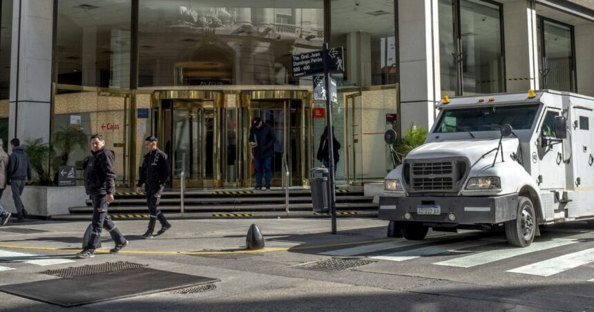 por-primera-vez-en-mas-de-20-anos-el-credito-en-dolares-para-las-empresas supero-a-los-prestamos-en-pesos