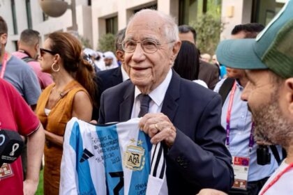 who-is-enrique-macaya-marquez,-the-man-covering-his-18th-world-cup-at-91