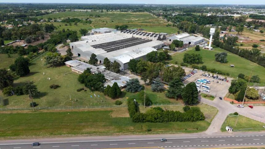 aluar-se-suma-a-la-carrera-de-las-renovables:-construira-un-parque-solar-de-mas-de-44.000-paneles