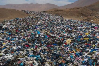 moda-descartable:-la-montana-de-ropa-que-crece-en-argentina-y-amenaza-con-convertirse-en-una-crisis-ambiental
