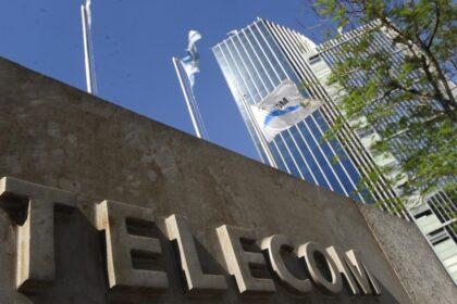 el-gobierno-ordena-desinvertir-mas-de-6-millones-de-clientes-en-la-compra-de-telefonica