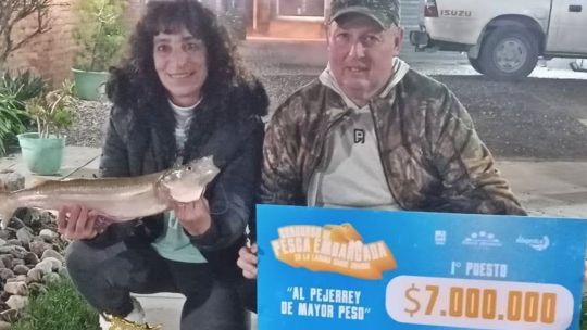 soberbio-pejerrey:-una-dama-se-quedo-con-el-premio-mayor-en-sauce-grande