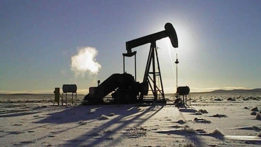 mas-financiamiento-al-petroleo,-menos-compromiso-climatico:-el-informe-que-salpica-a-jp-morgan-y-santander