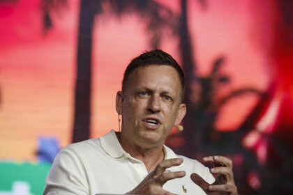 filtran-los-secretos-de-dialog,-el-exclusivo-club-de-peter-thiel-que-reune-a-la-elite-politica-y-tecnologica-mundial