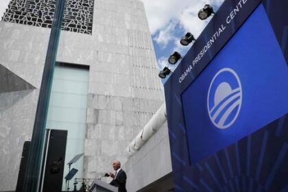 barack-obama-inaugura-un-centro-presidencial-en-chicago-en-presencia-de-joe-biden,-bill-clinton-y-george-w.-bush