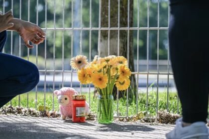 se-olvido-a-su-beba-en-el-auto,-se-fue-a-trabajar-y-cuando-volvio-la-encontro-muerta
