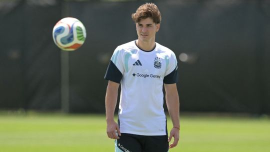 world-cup-awaits-argentina’s-julian-alvarez,-the-striker-worth-–-at-least-–-150-million-euros