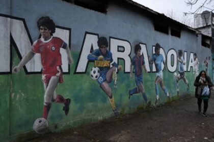 maradona-was-‘shielded’-by-people-around-him-before-death,-trial-hears