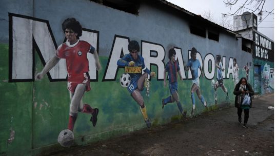 maradona-was-‘shielded’-by-people-around-him-before-death,-trial-hears