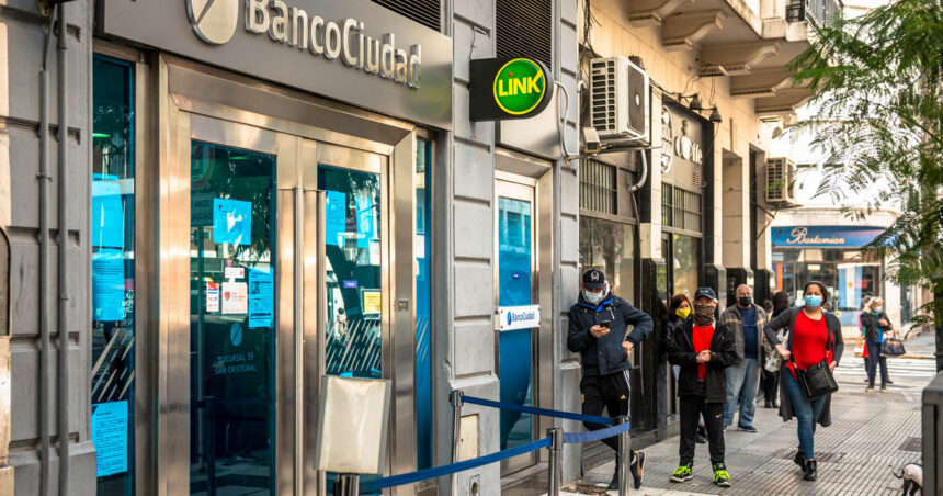familias-endeudadas:-como-es-el-plan-de-salvataje-que-aprobo-la-ciudad-para-refinanciar-saldos-de-tarjetas-y-prestamos