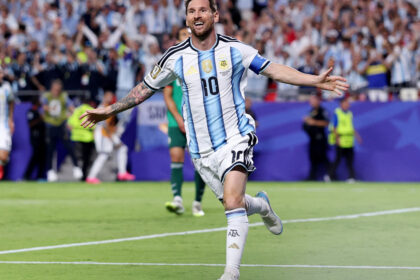 viajar-a-dallas-a-alentar-a-la-seleccion-argentina:-tras-el-triunfo-contra-argelia-en-kansas,-se-dispararon-las-consultas-de-viajes