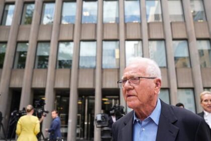 el-millonario-austrocanadiense-frank-stronach-reconoce-la-agresion-sexual-acoplable