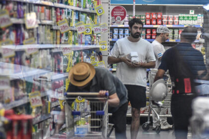 el-consumo-no-levanta-cabeza-y-en-abril-volvieron-a-caer-las-ventas-en-supermercados,-shoppings-y-mayoristas