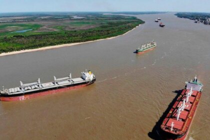 la-hidrovia-cambia-de-manos-y-vuelve-la-discusion-sobre-el-futuro-del-parana