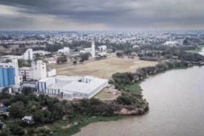 detectan-plaguicidas-en-descargas-al-rio-parana-y-vuelve-a-quedar-bajo-la-lupa-una-planta-de-atanor