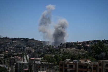 en-direct,-guerre-au-moyen-orient:-cinq-personnes-tuees-par-de-nouveaux-bombardements-israeliens-au-liban-dans-la-nuit,-selon-lani
