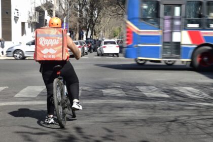 trabajo-en-plataformas:-avanza-la-“uberizacion”-del-empleo,-pero-el-exceso-de-oferta-ya-muestra-senales-de-saturacion