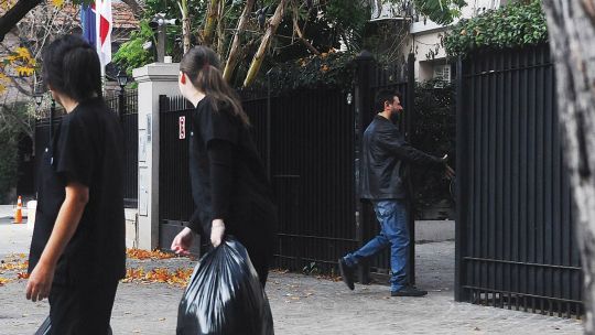 peter-thiel’s-broken-doorbell-–-what-a-week-outside-his-buenos-aires-mansion-revealed