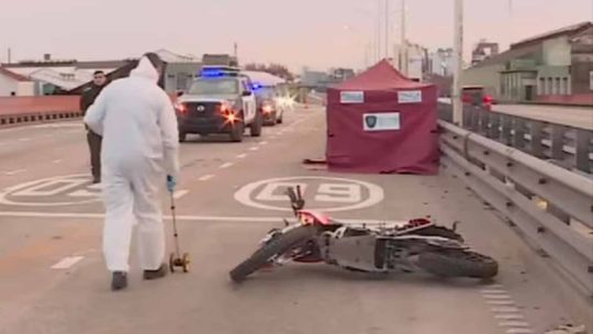 murio-un-motociclista-en-la-autopista-9-de-julio-y-un-auto-involucrado-en-el-hecho-se-dio-a-la-fuga